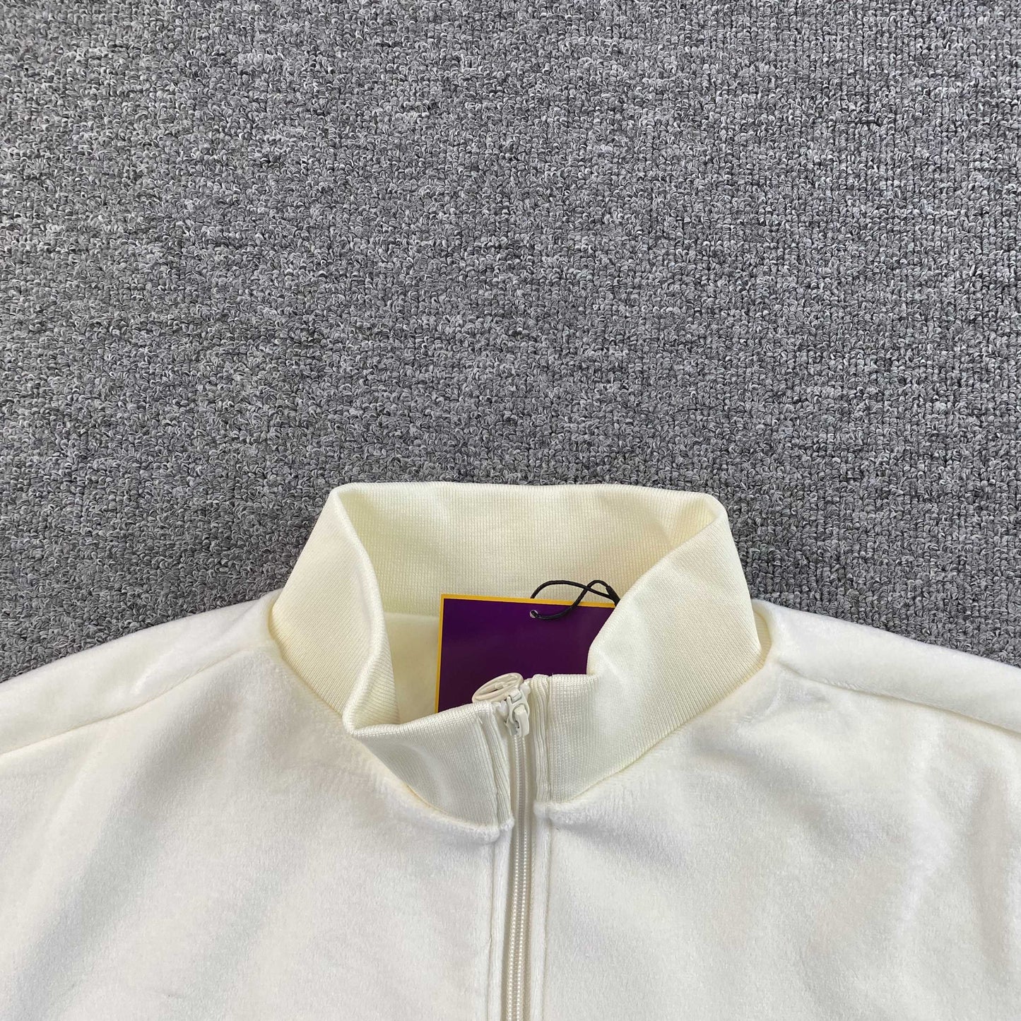 Campera Corteiz VVS Velour Crema