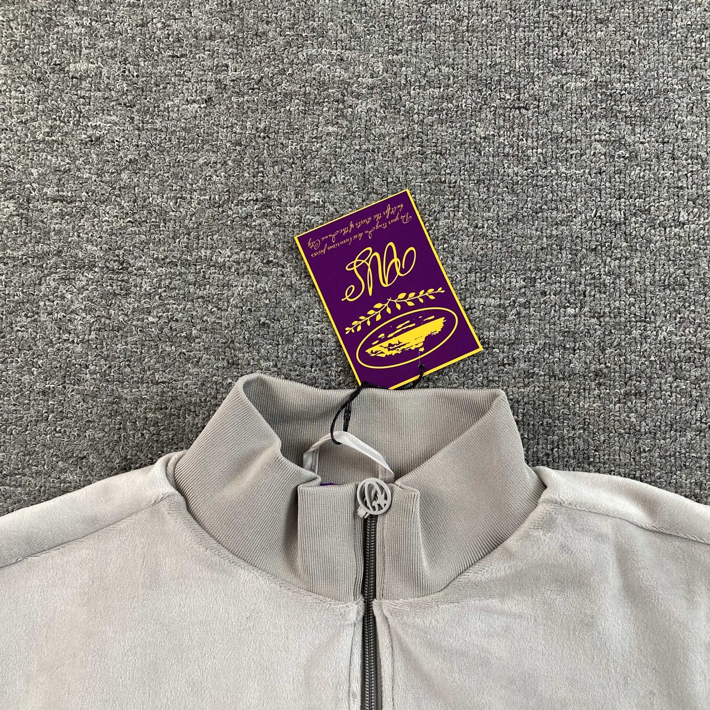 Campera Corteiz VVS Velour Gris