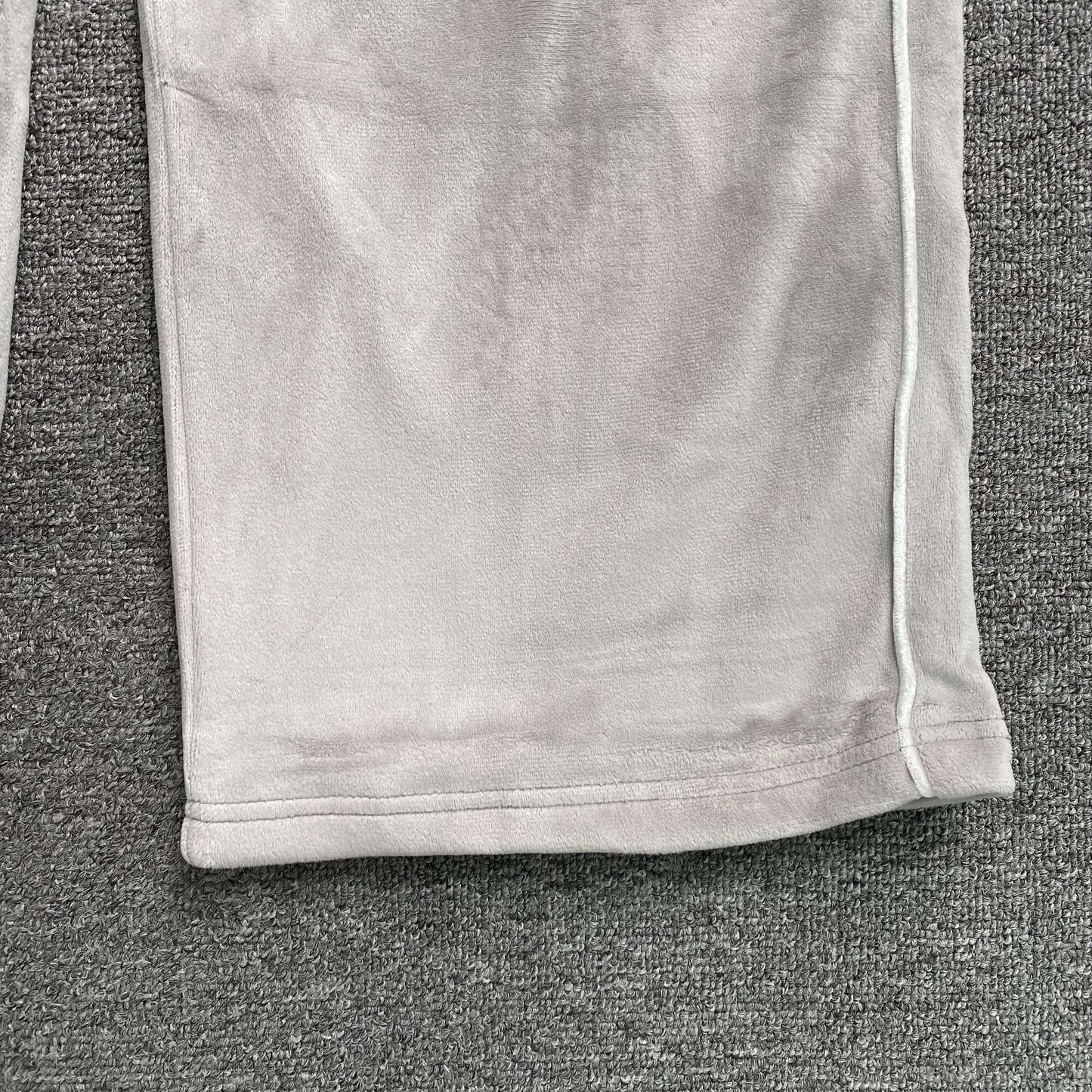 Pantalon Corteiz VVS Velour Gris
