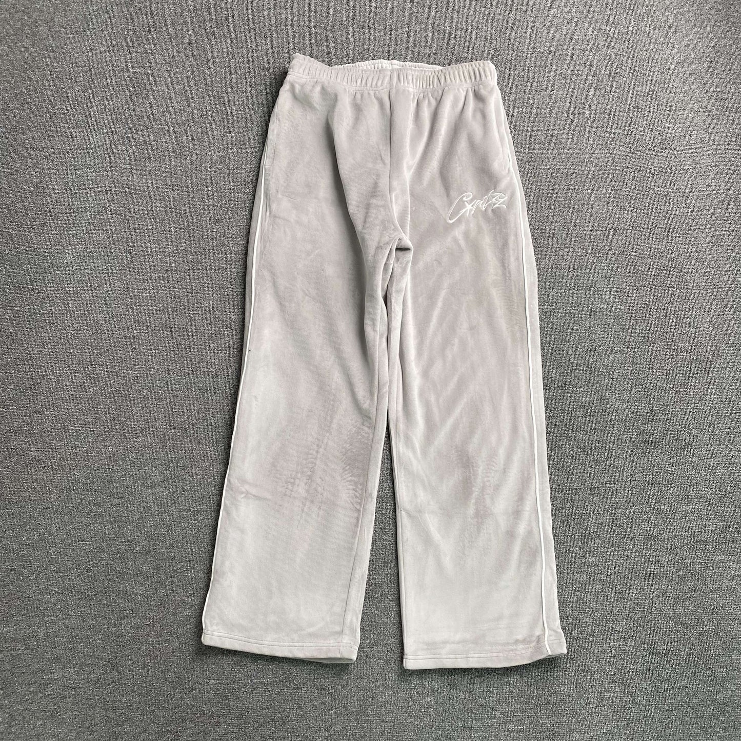 Pantalon Corteiz VVS Velour Gris
