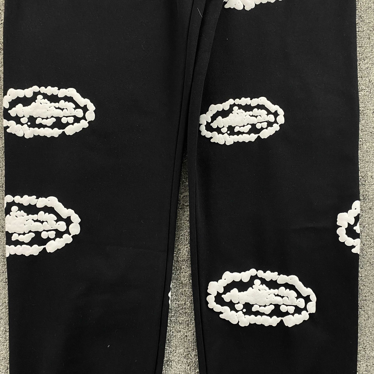 Pantalon Corteiz x Denim Tears Island Wreath Negro