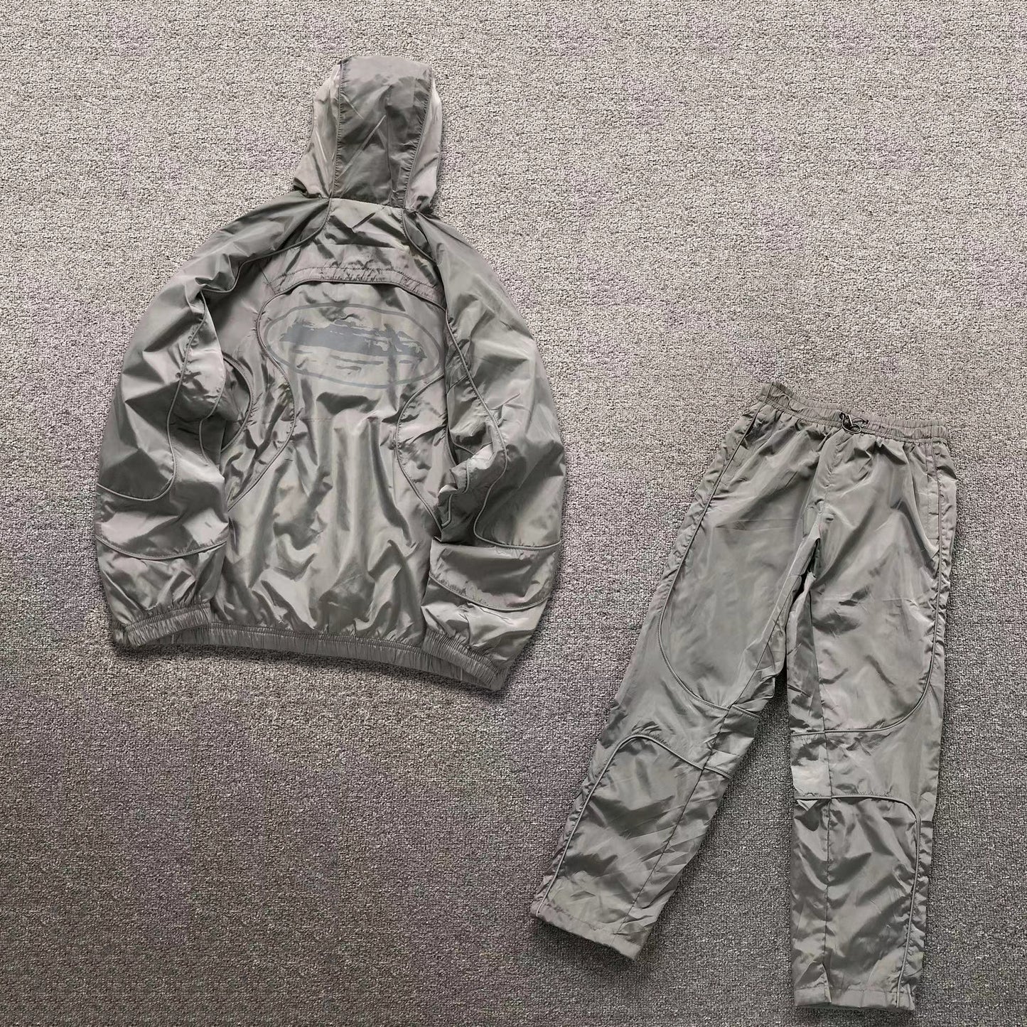 Conjunto Corteiz x Nike NRG Onyx Gris