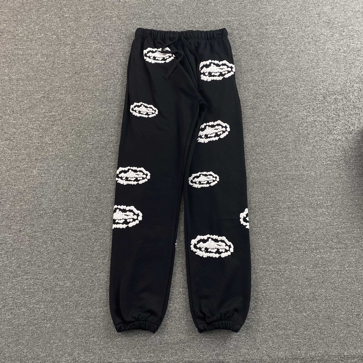 Pantalon Corteiz x Denim Tears Island Wreath Negro