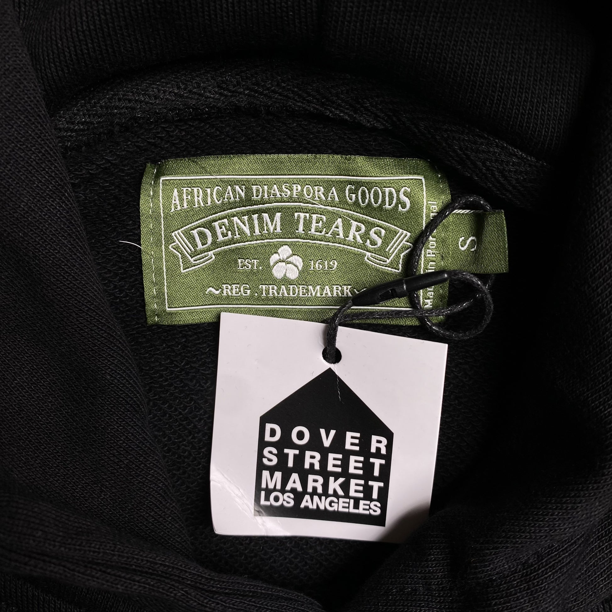 denim-tears-the-cotton-wreath-hoodie-black-monochrome-4-Drip Store Argentina