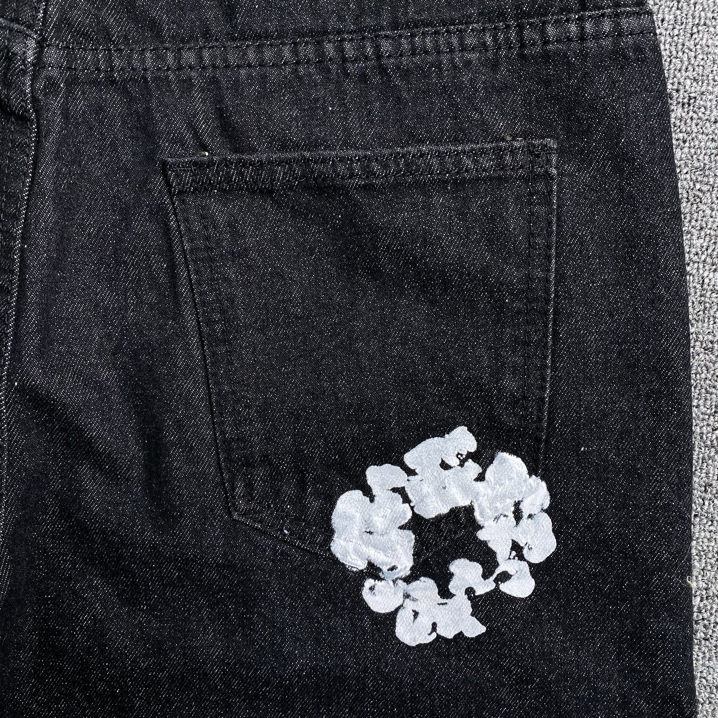 denim-tears-the-cotton-wreath-jean-short-black-10-Drip Store Argentina