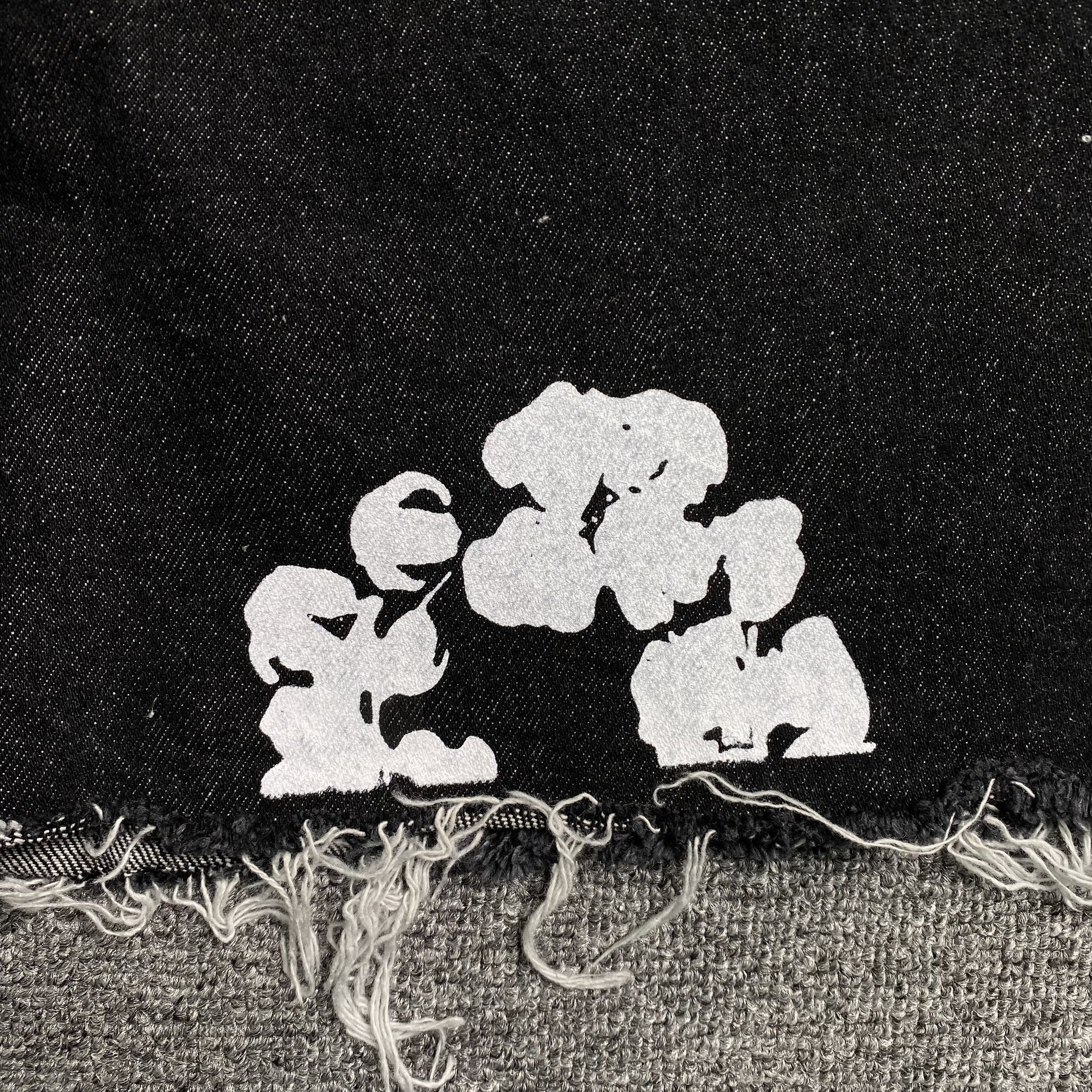 denim-tears-the-cotton-wreath-jean-short-black-4-Drip Store Argentina