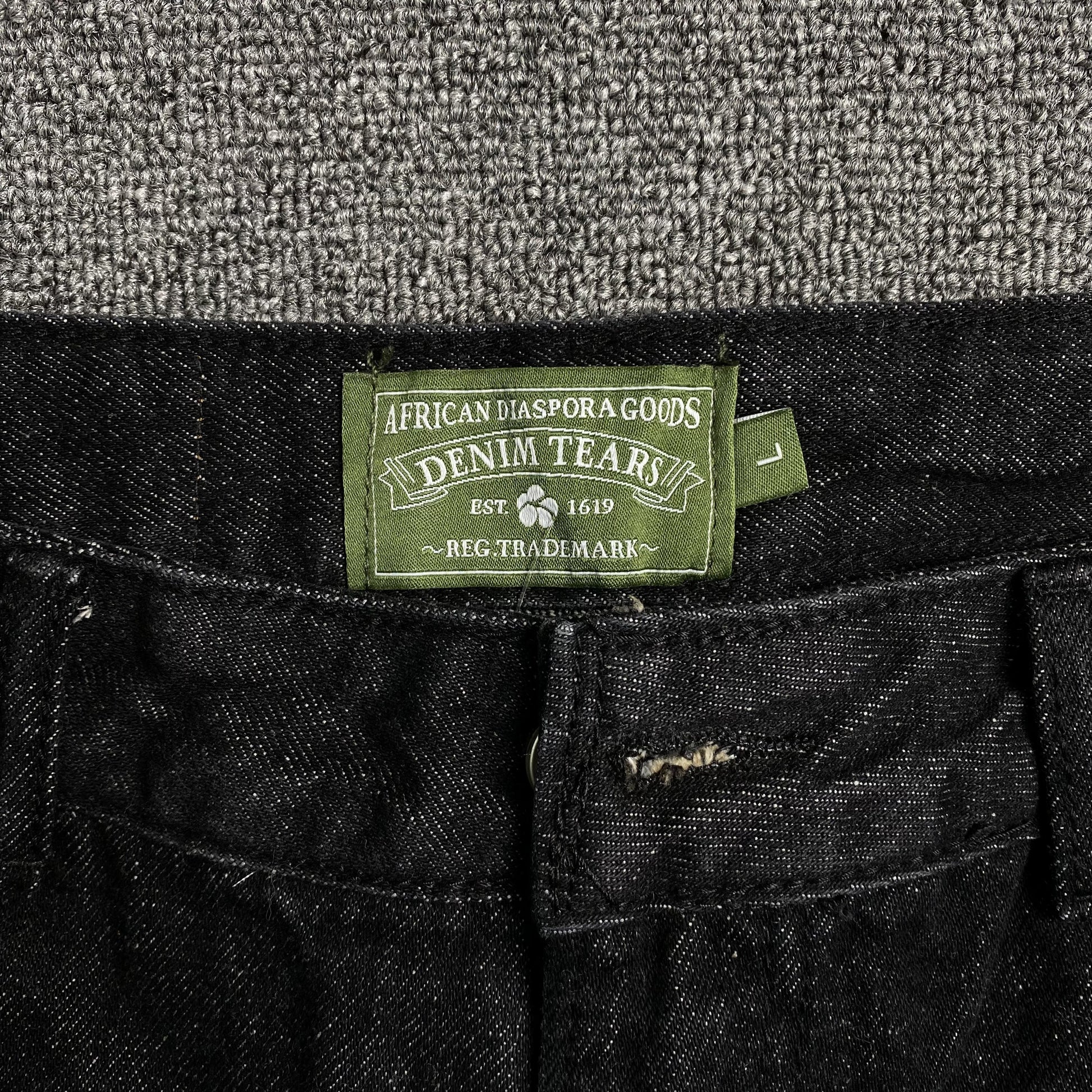 denim-tears-the-cotton-wreath-jean-short-black-9-Drip Store Argentina