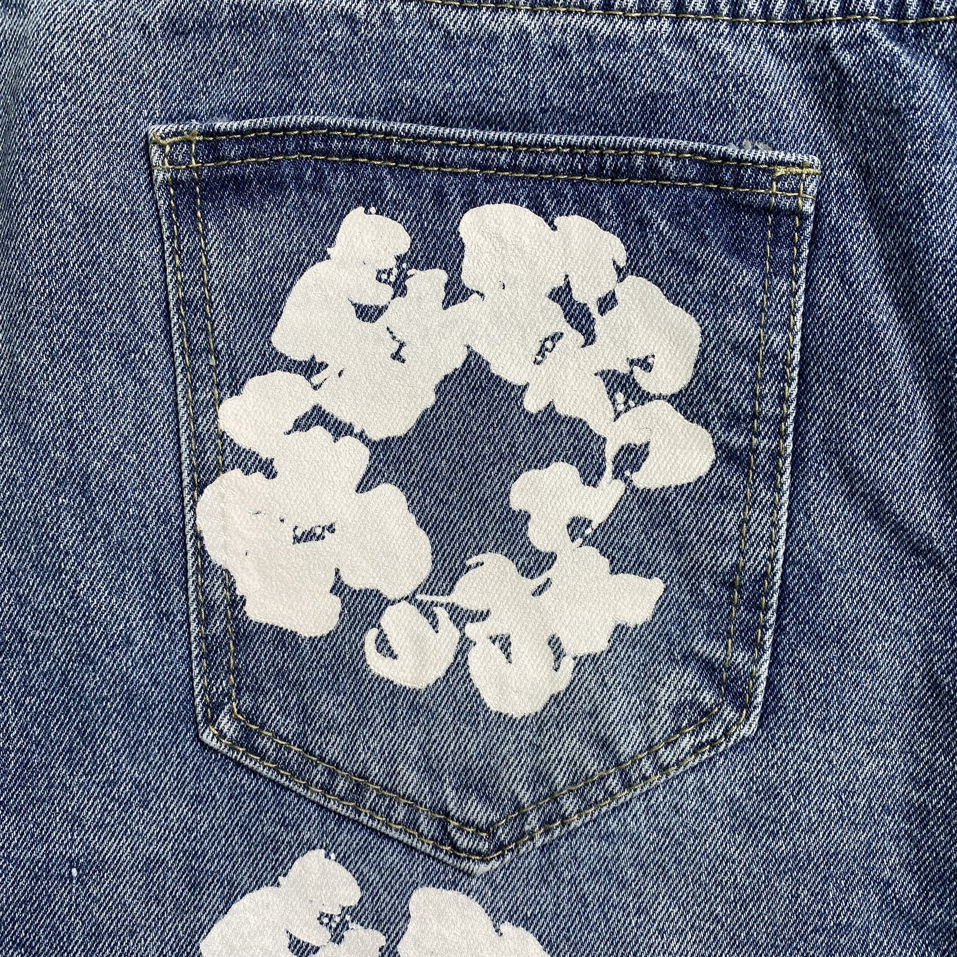 denim-tears-the-cotton-wreath-jean-short-light-blue-5-Drip Store Argentina