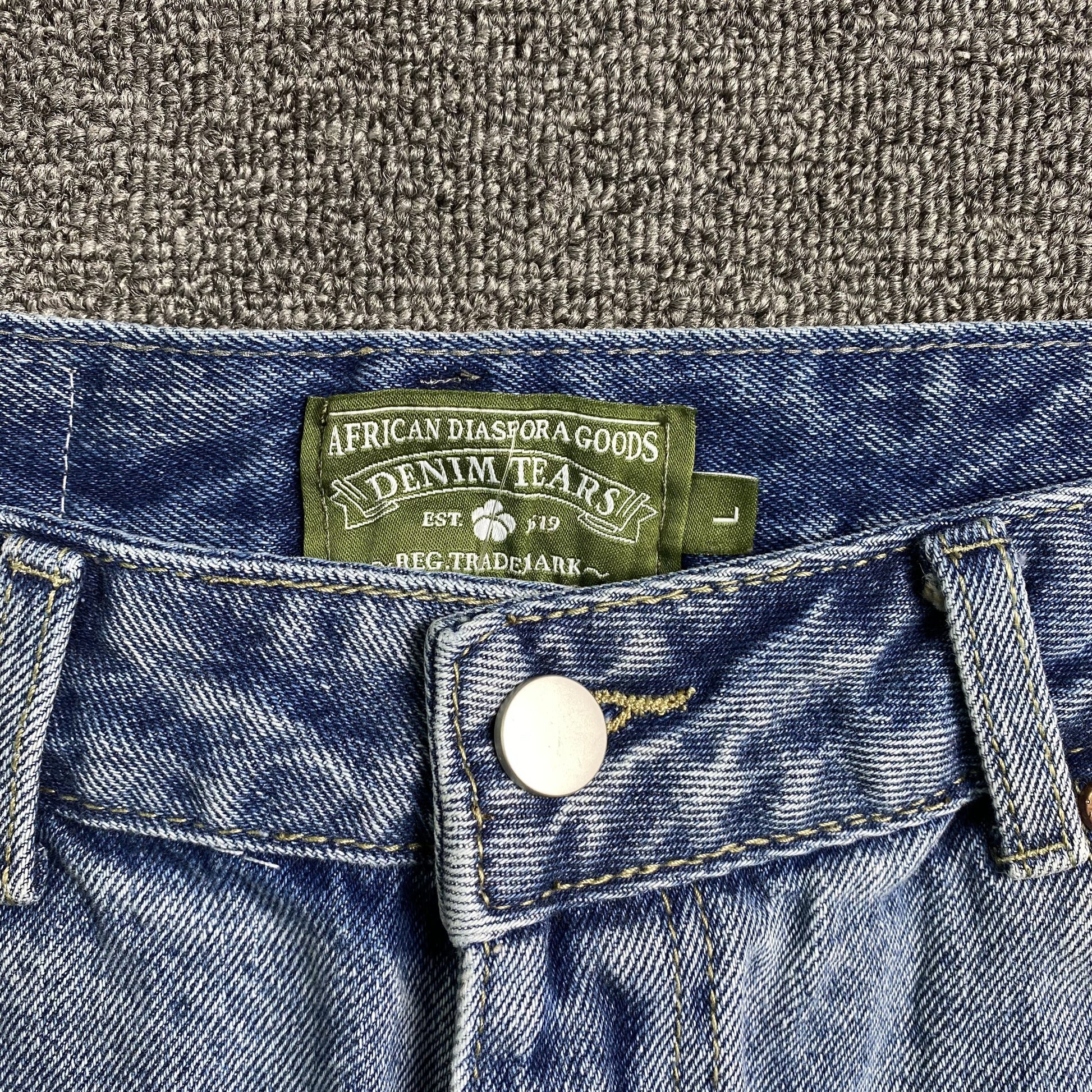 denim-tears-the-cotton-wreath-jean-short-light-blue-8-Drip Store Argentina