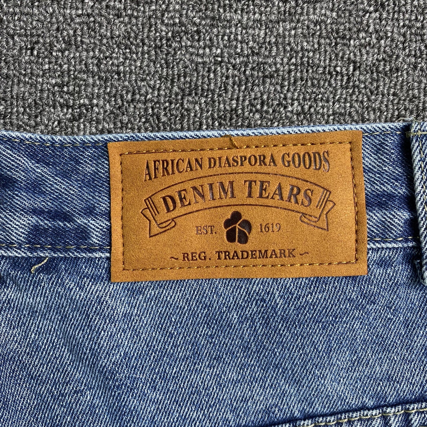 denim-tears-the-cotton-wreath-jean-short-light-blue-9-Drip Store Argentina