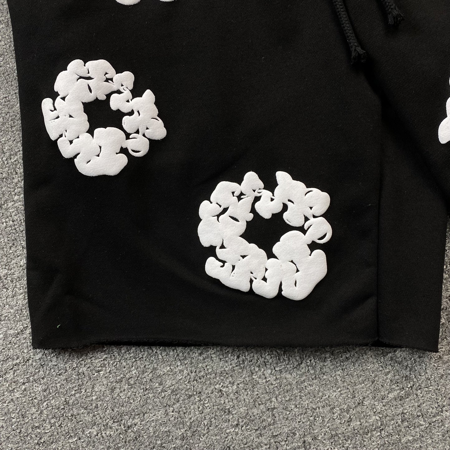 denim-tears-the-cotton-wreath-shorts-black-4-Drip Store Argentina