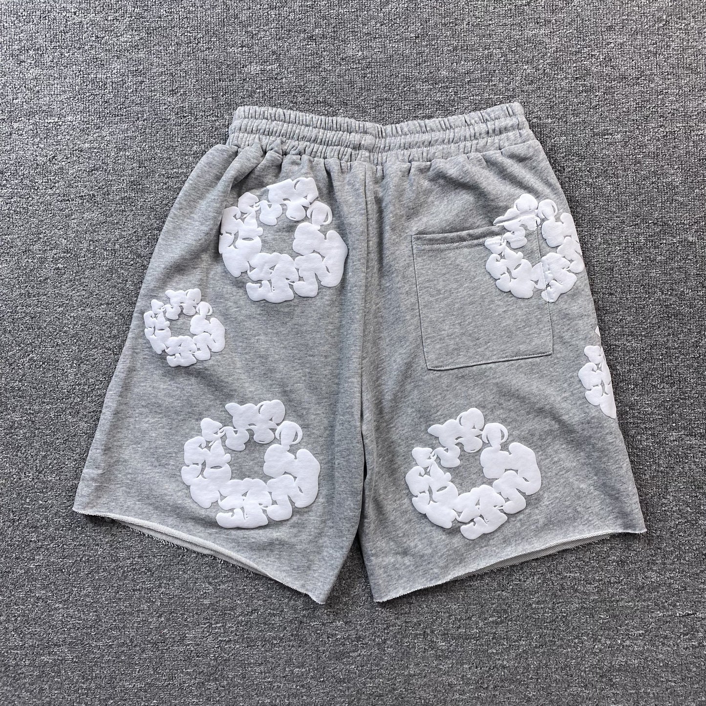 denim-tears-the-cotton-wreath-shorts-grey-2-Drip Store Argentina