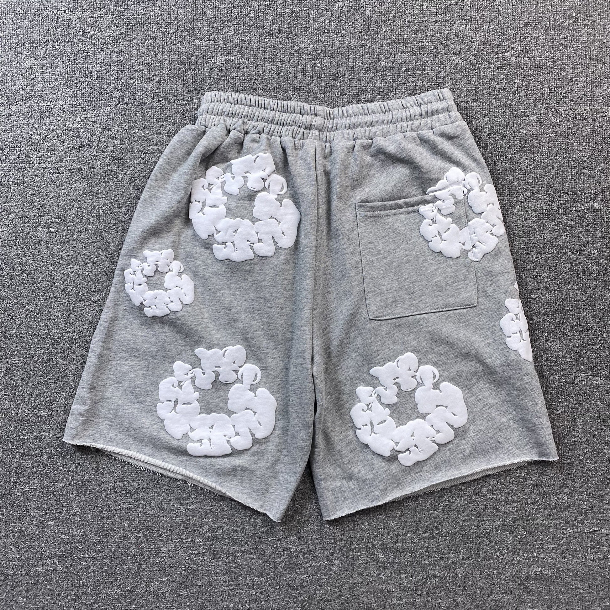 denim-tears-the-cotton-wreath-shorts-grey-2-Drip Store Argentina