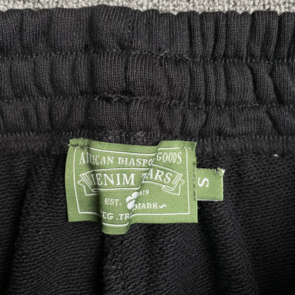 denim-tears-the-cotton-wreath-sweatpants-black-5-Drip Store Argentina