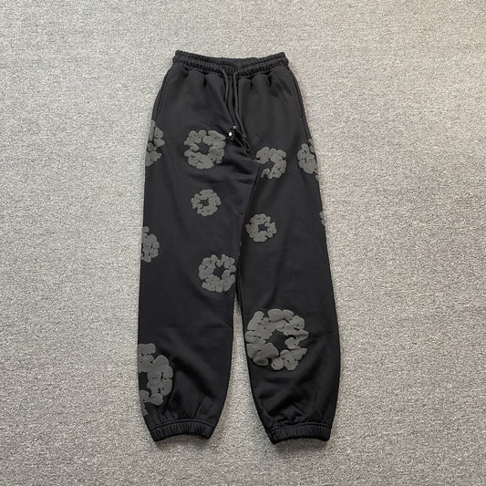 denim-tears-the-cotton-wreath-sweatpants-monochrome-Drip Store Argentina