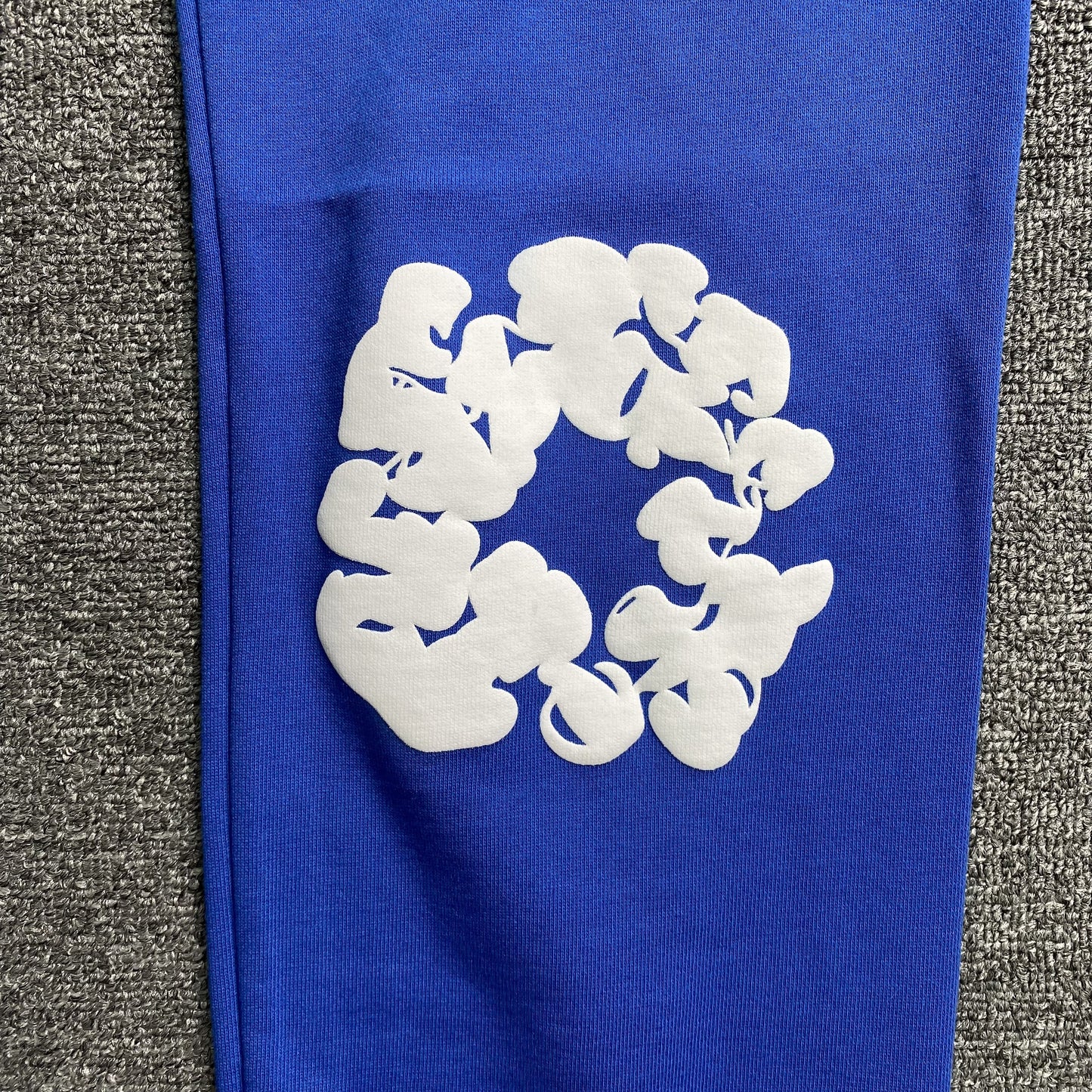 denim-tears-the-cotton-wreath-sweatpants-royal-blue-5-Drip Store Argentina