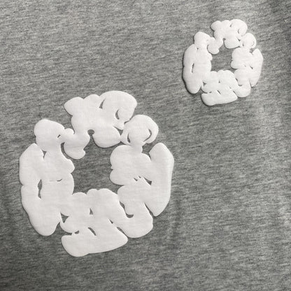 denim-tears-the-cotton-wreath-tee-grey-6-Drip Store Argentina