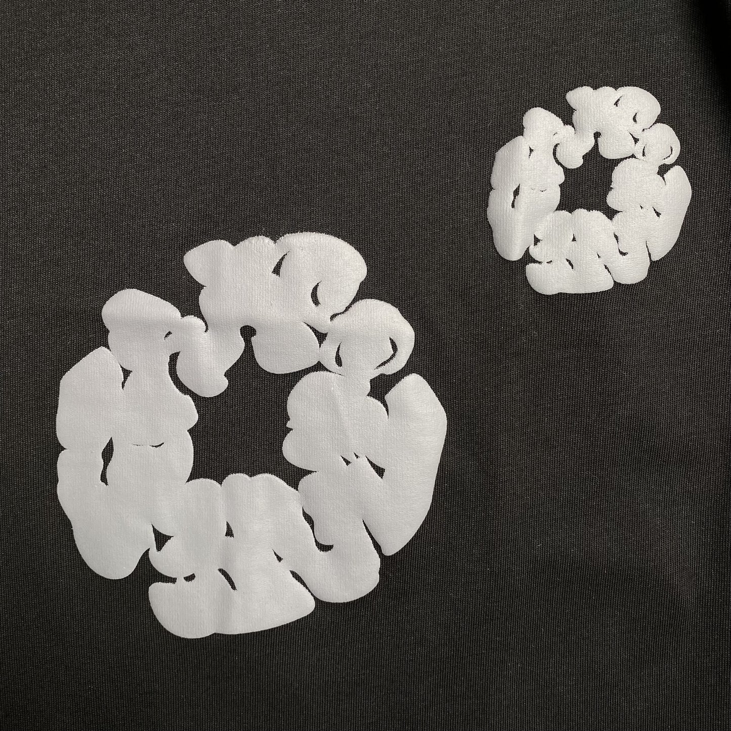 denim-tears-the-cotton-wreath-tee-monochromatic-3-Drip Store Argentina