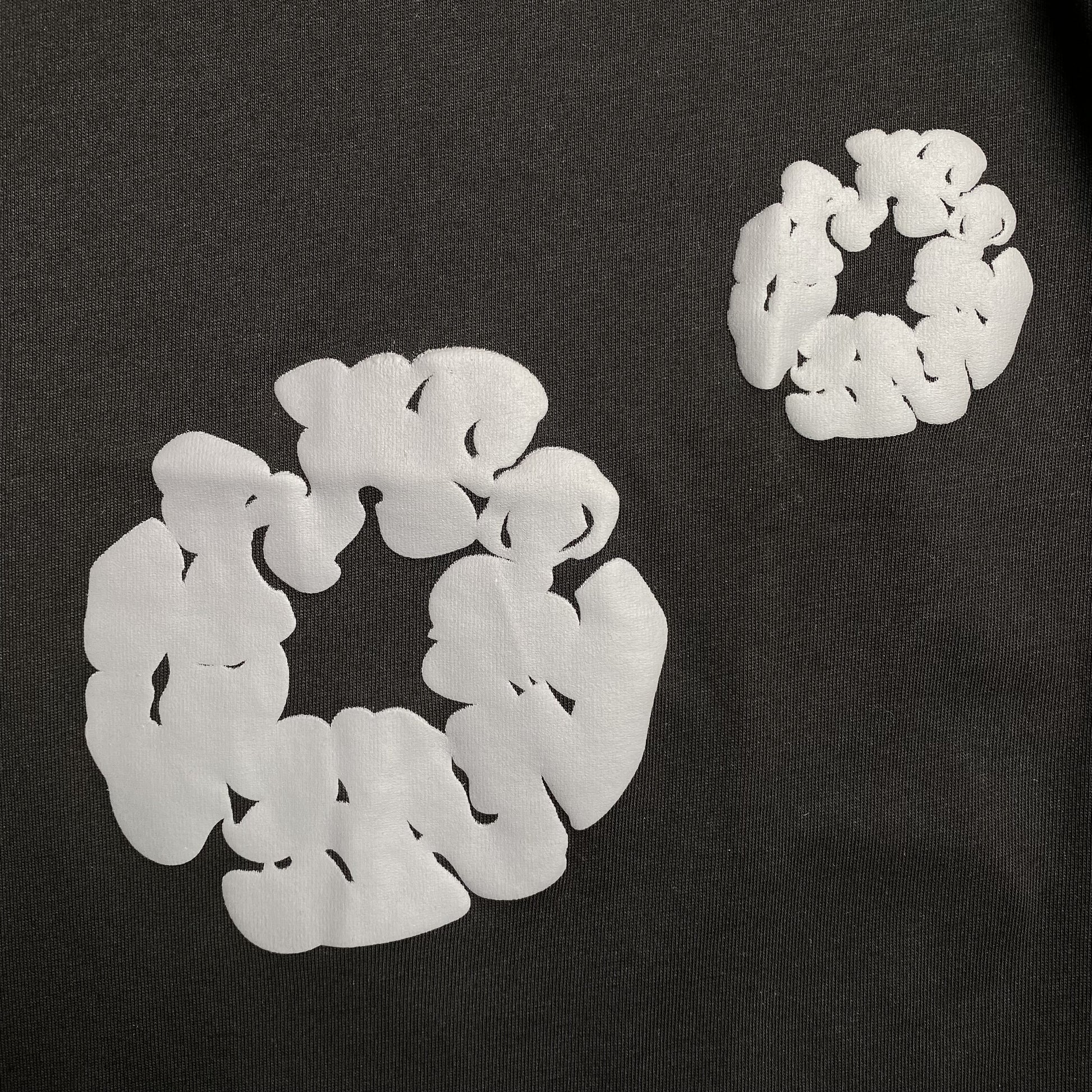 denim-tears-the-cotton-wreath-tee-monochromatic-3-Drip Store Argentina