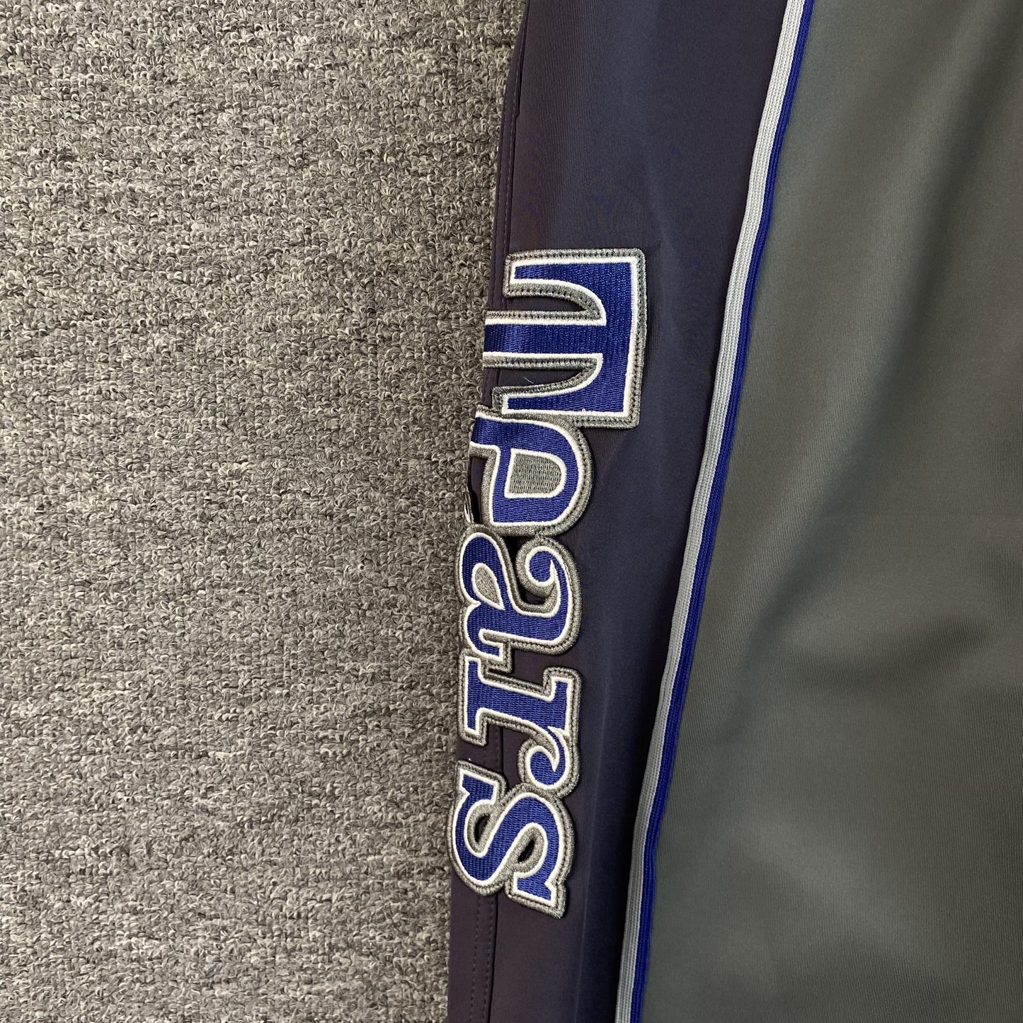 denim-tears-track-pants-grey-4_d7610ba1-Drip Store Argentina