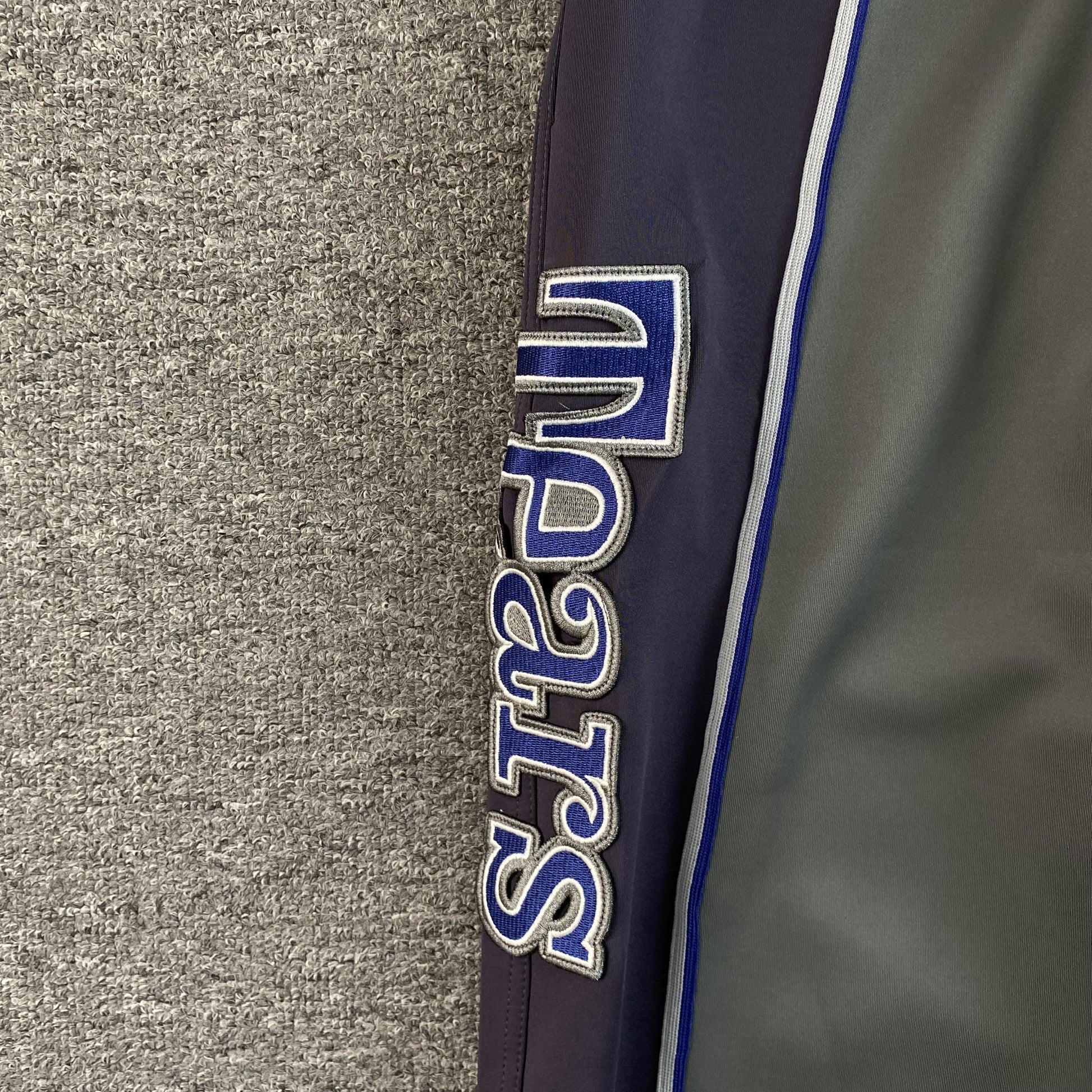 denim-tears-track-pants-grey-4_d7610ba1-Drip Store Argentina