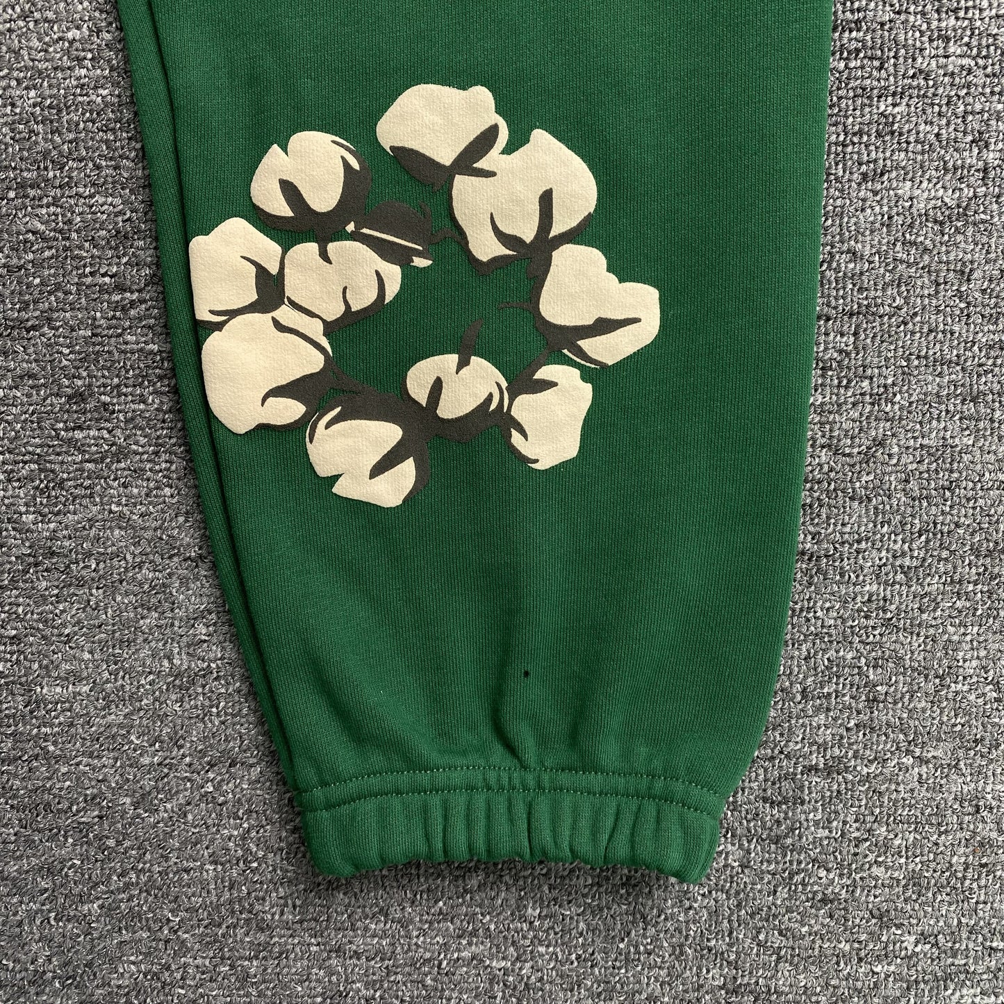 denim-tears-x-cpfm-cactus-tears-wreath-pants-green-3-Drip Store Argentina