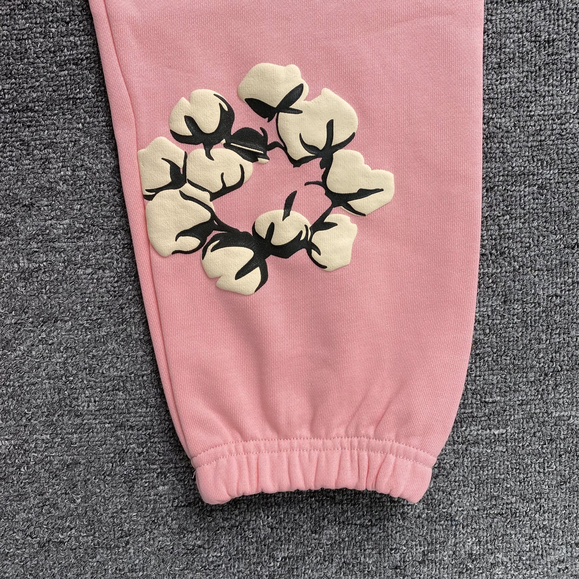 denim-tears-x-cpfm-cactus-tears-wreath-pants-pink-4-Drip Store Argentina