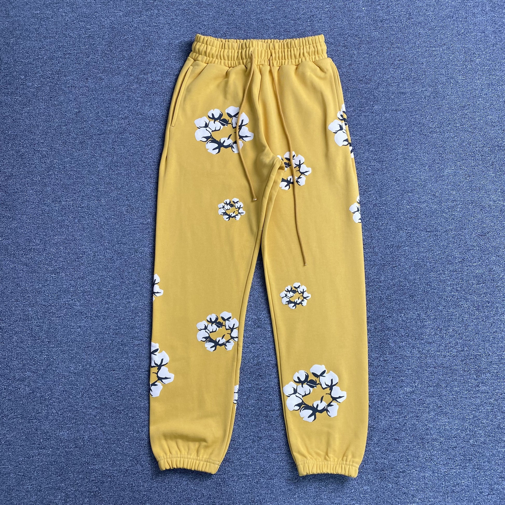 denim-tears-x-cpfm-cactus-tears-wreath-pants-yellow-Drip Store Argentina
