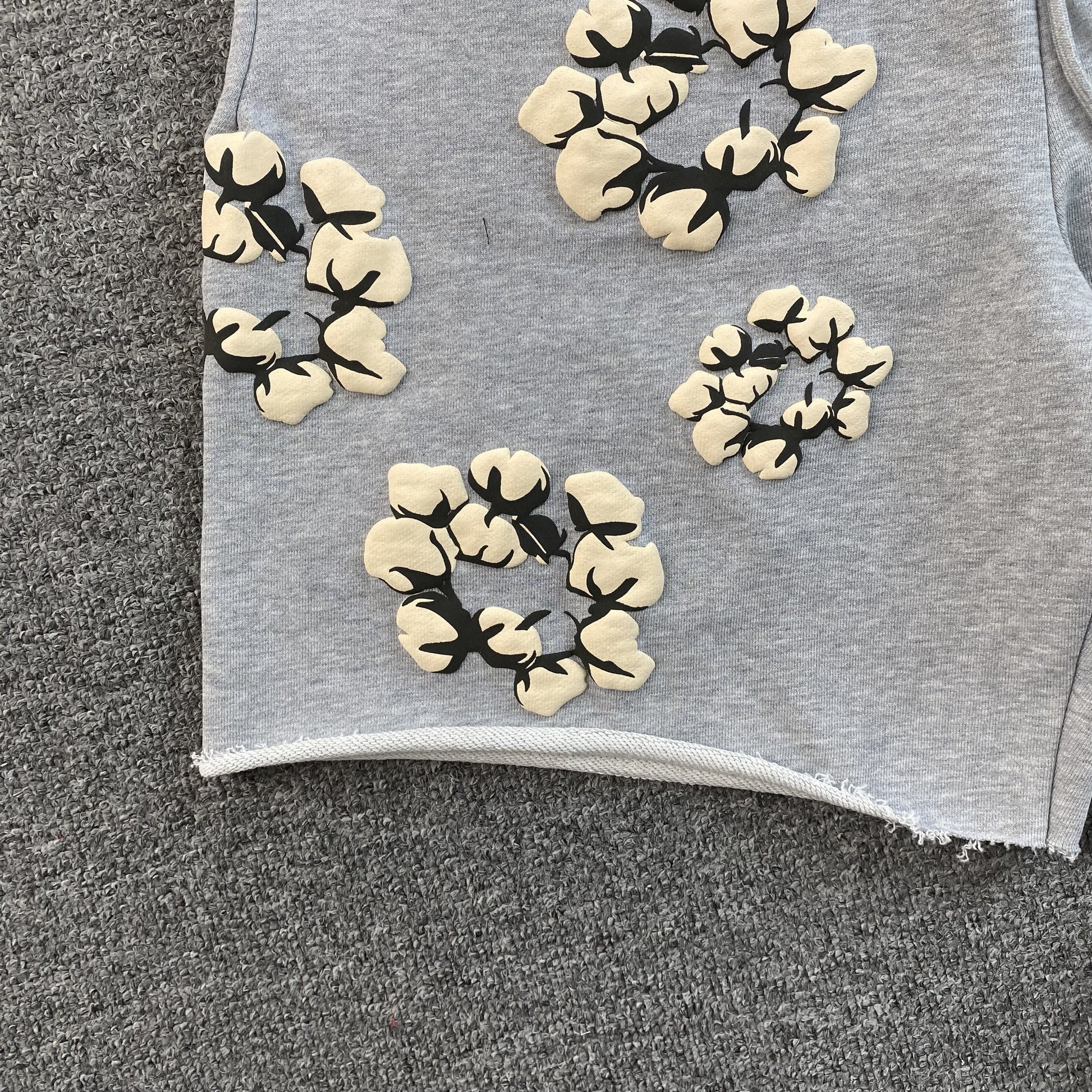 denim-tears-x-cpfm-cactus-tears-wreath-shorts-grey-3-Drip Store Argentina