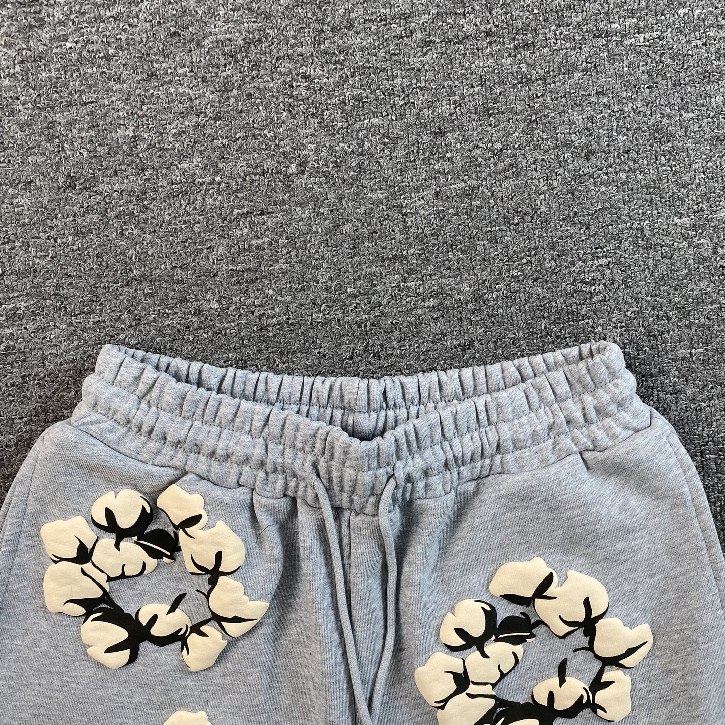 denim-tears-x-cpfm-cactus-tears-wreath-shorts-grey-5-Drip Store Argentina