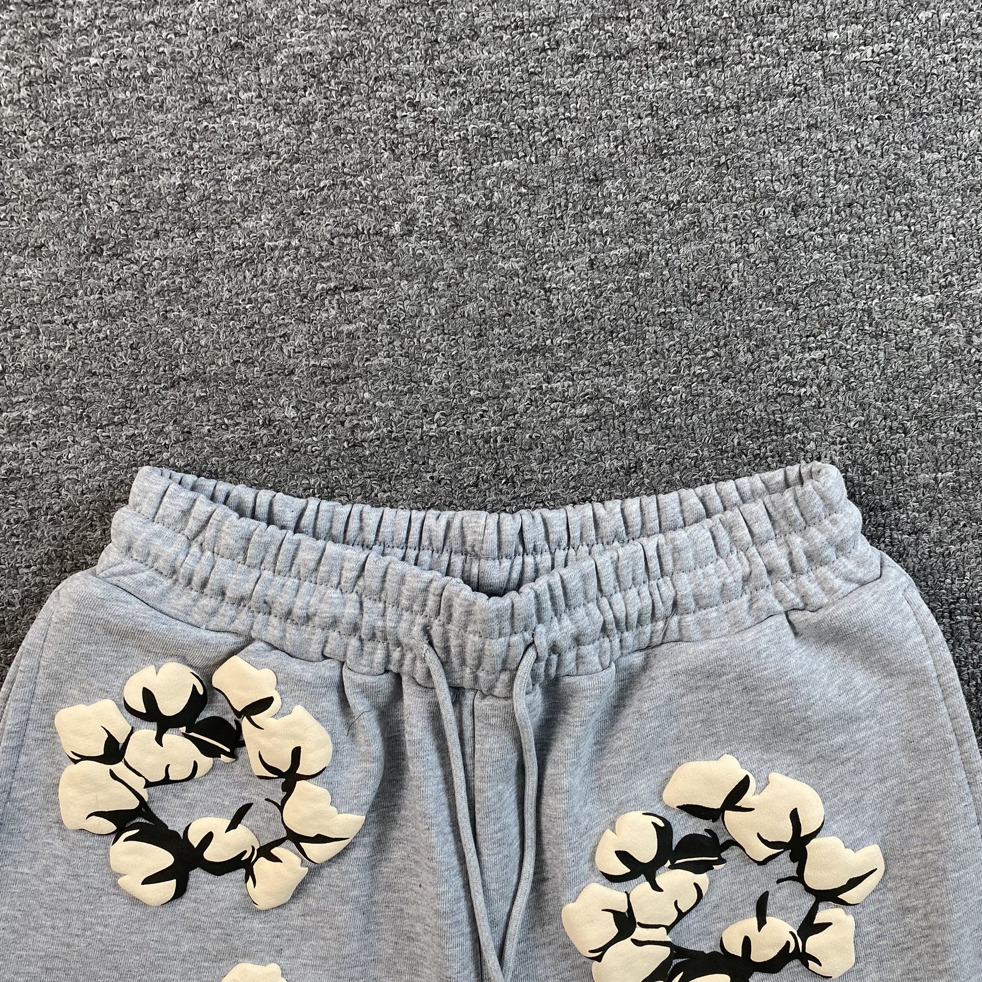 denim-tears-x-cpfm-cactus-tears-wreath-shorts-grey-5-Drip Store Argentina