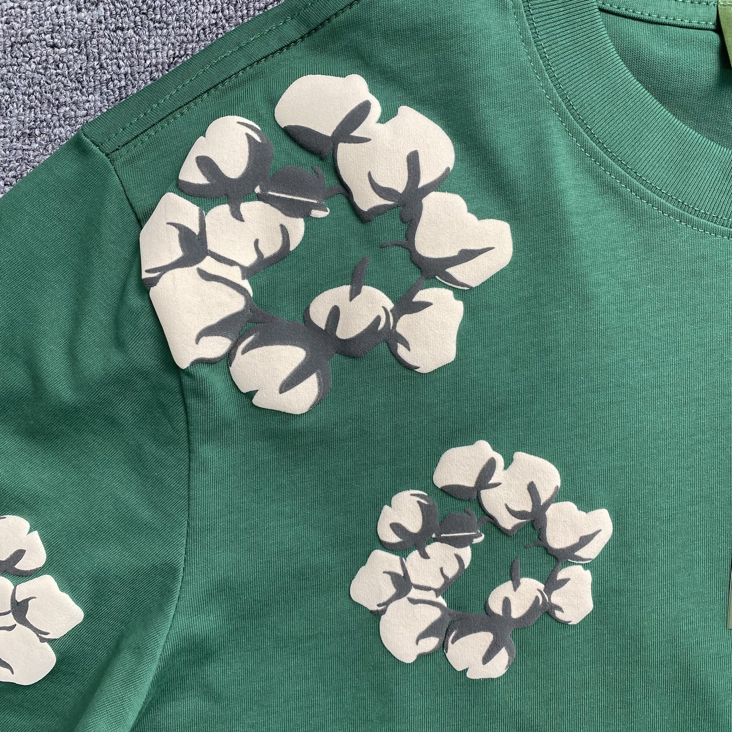 denim-tears-x-cpfm-cactus-tears-wreath-tee-green-3-Drip Store Argentina