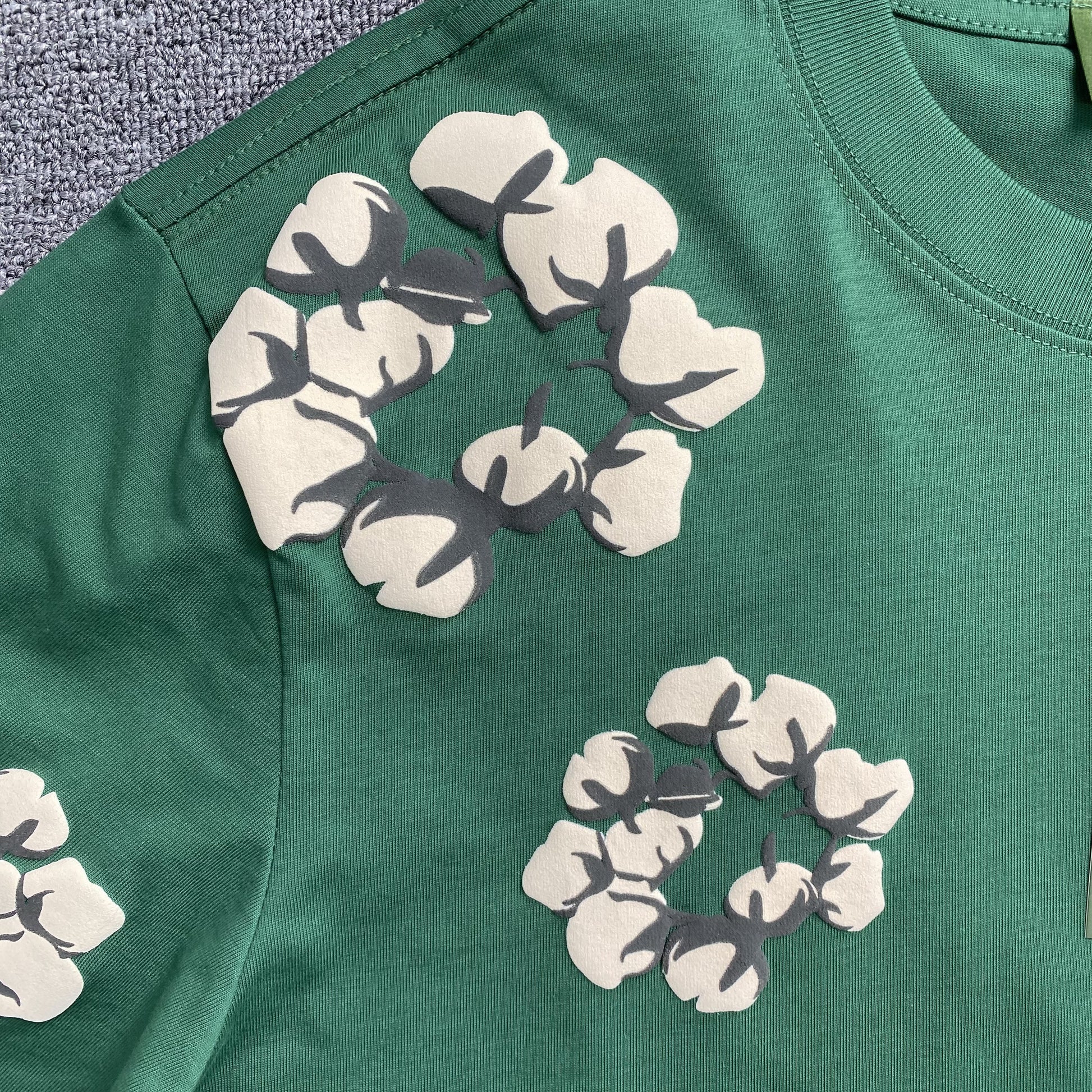 denim-tears-x-cpfm-cactus-tears-wreath-tee-green-3-Drip Store Argentina