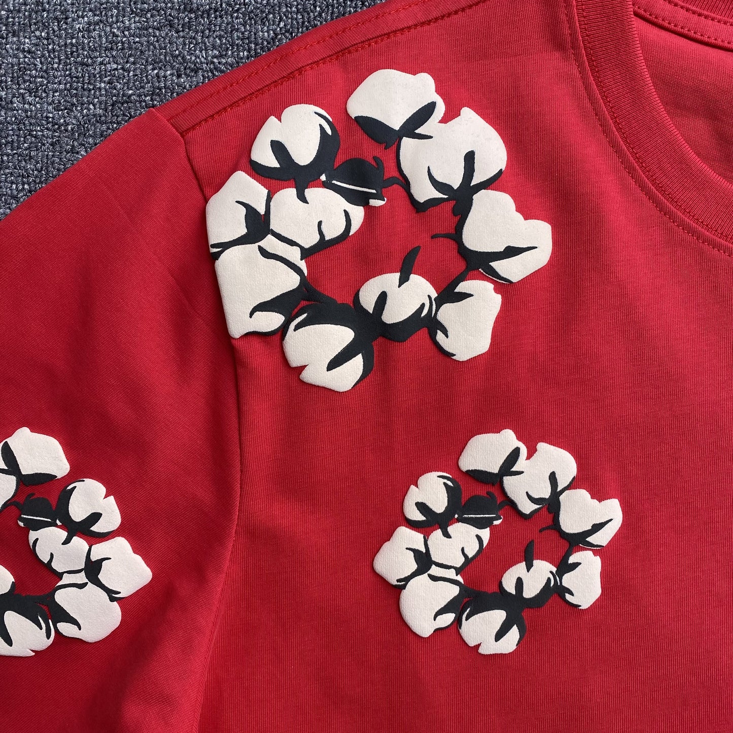 denim-tears-x-cpfm-cactus-tears-wreath-tee-red-4-Drip Store Argentina