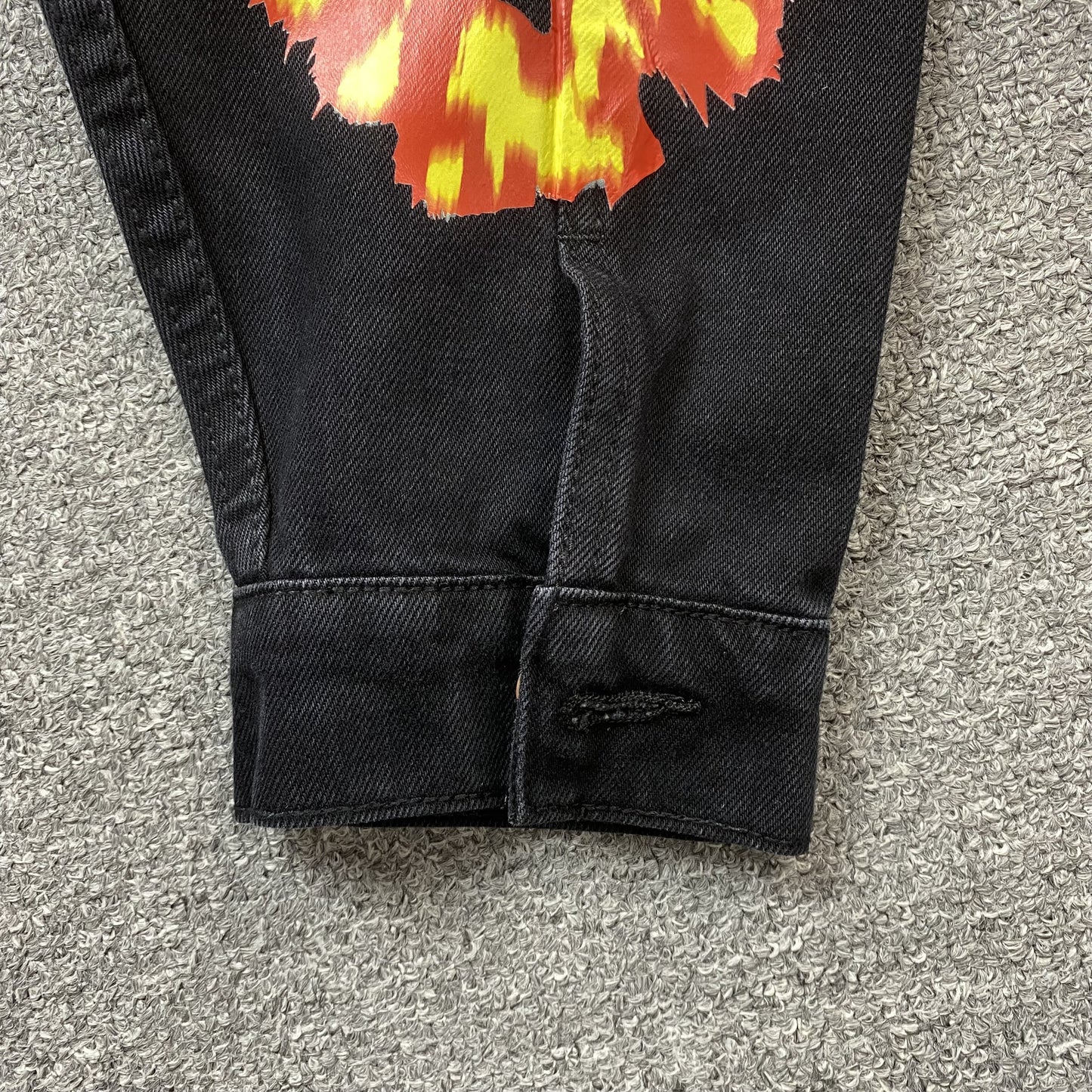 denim-tears-x-offset-wreath-denim-jacket-black-10-Drip Store Argentina