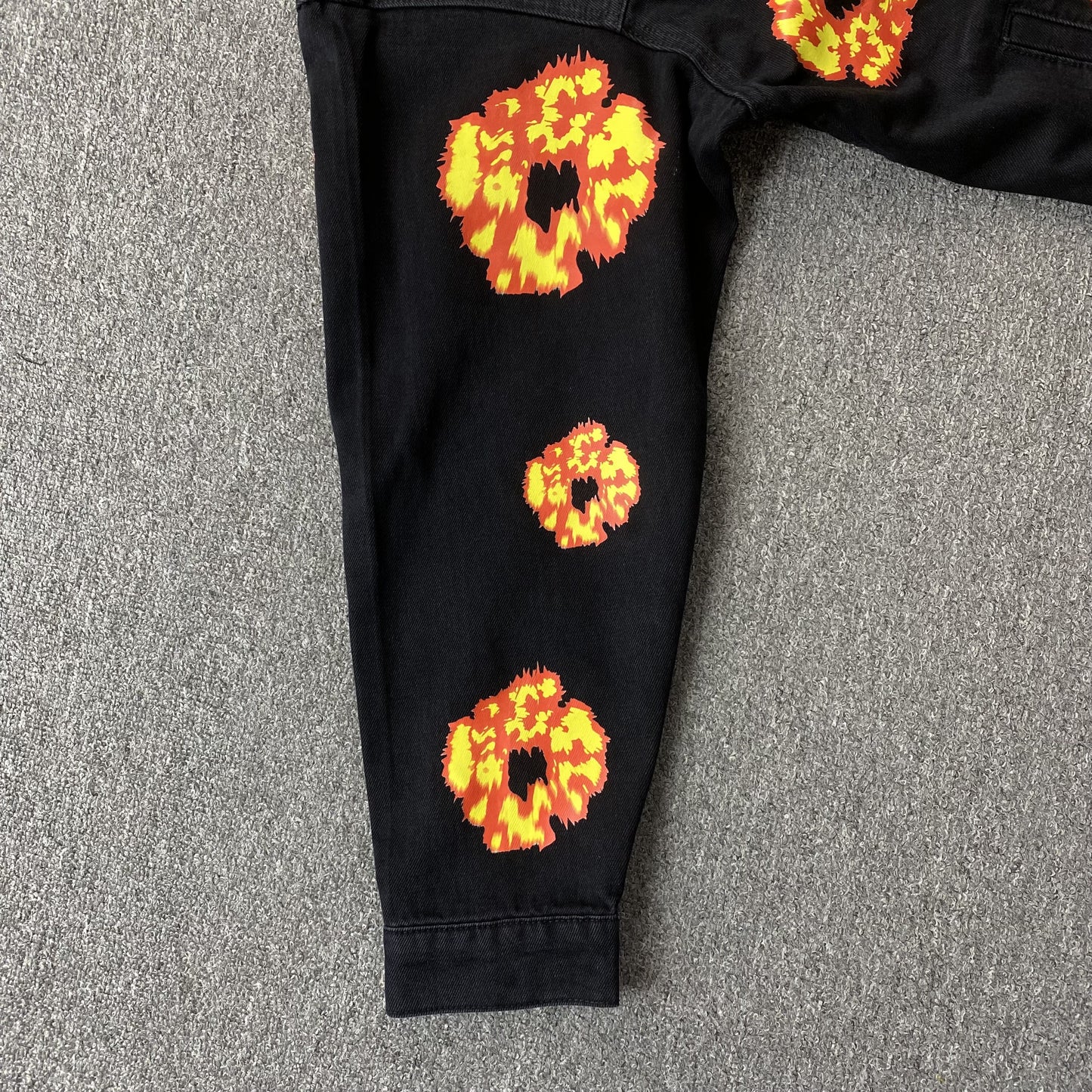 denim-tears-x-offset-wreath-denim-jacket-black-3-Drip Store Argentina