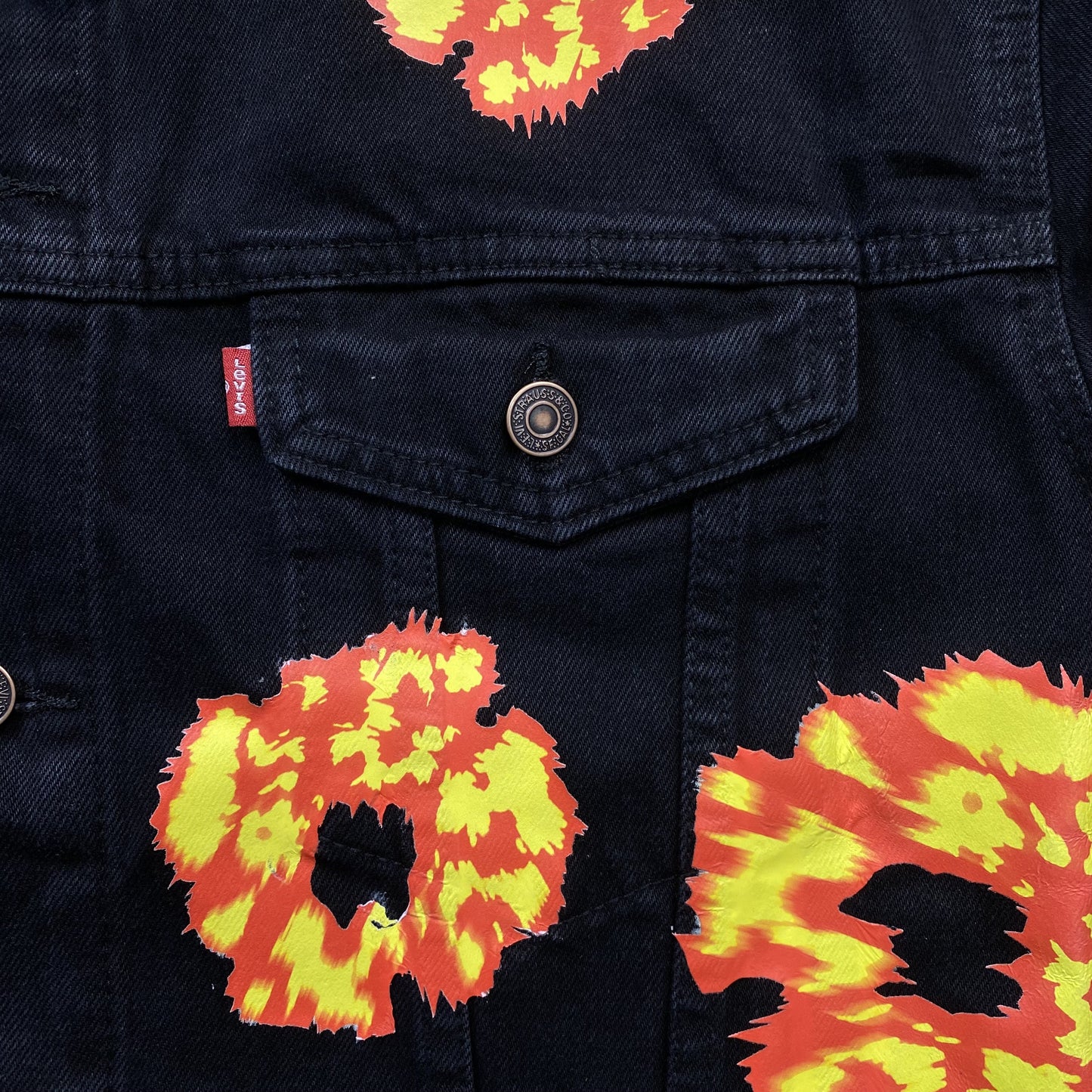 denim-tears-x-offset-wreath-denim-jacket-black-7-Drip Store Argentina