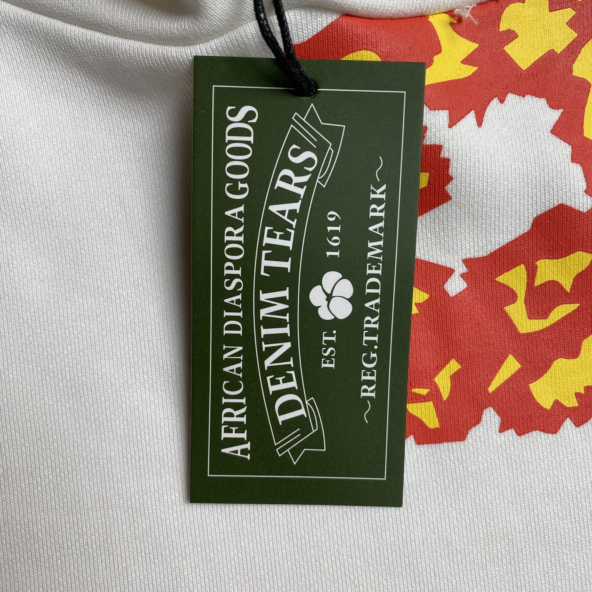 denim-tears-x-offset-wreath-hoodie-white-5-Drip Store Argentina