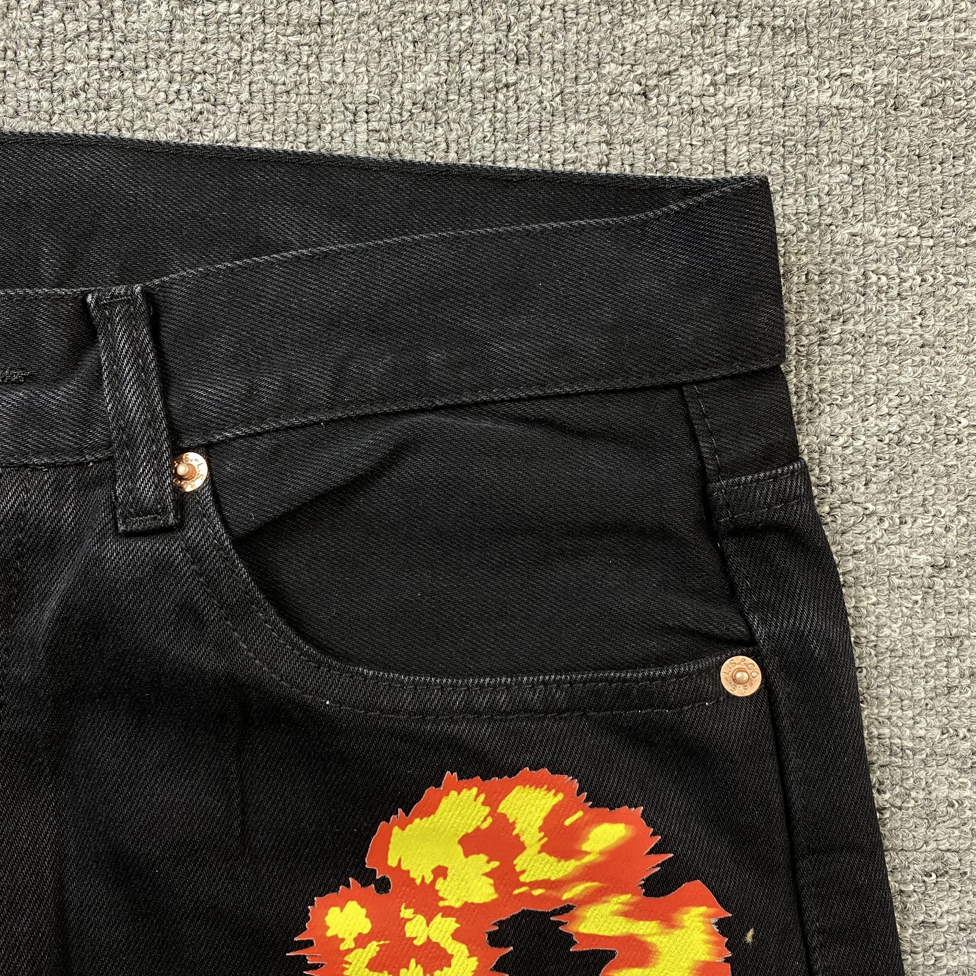 denim-tears-x-offset-wreath-jeans-black-8-Drip Store Argentina