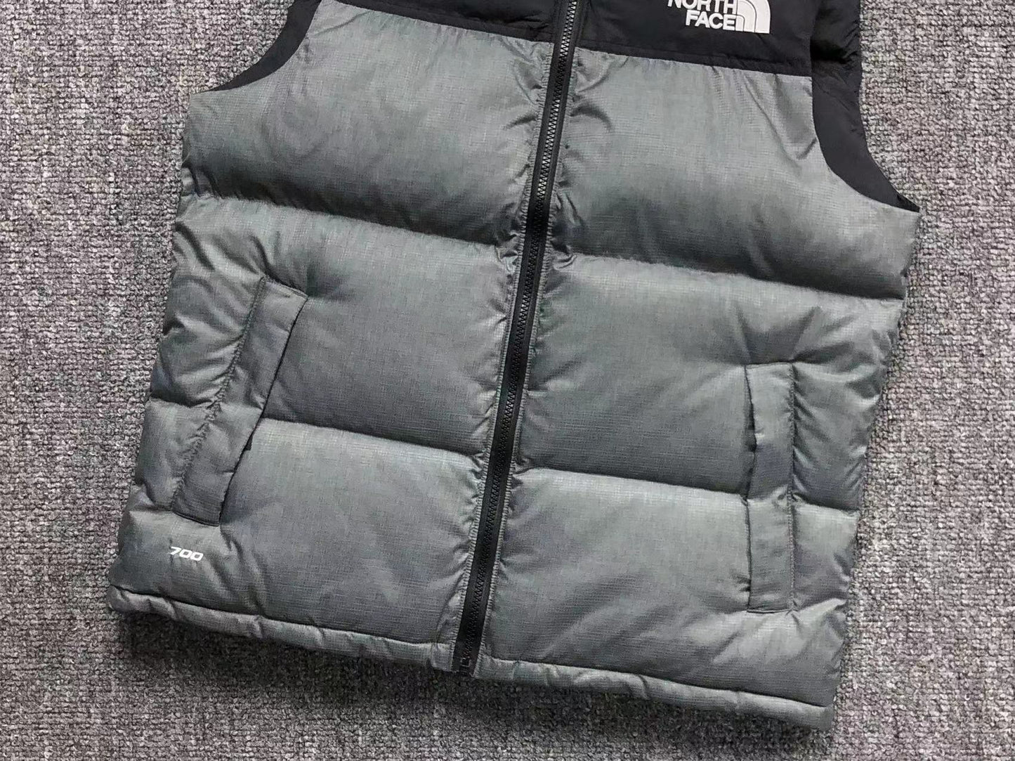 THE NORTH FACE 1996 RETRO NUPTSE VEST GREY