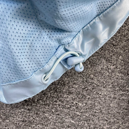 Campera Supreme Satin Piping Pullover Celeste