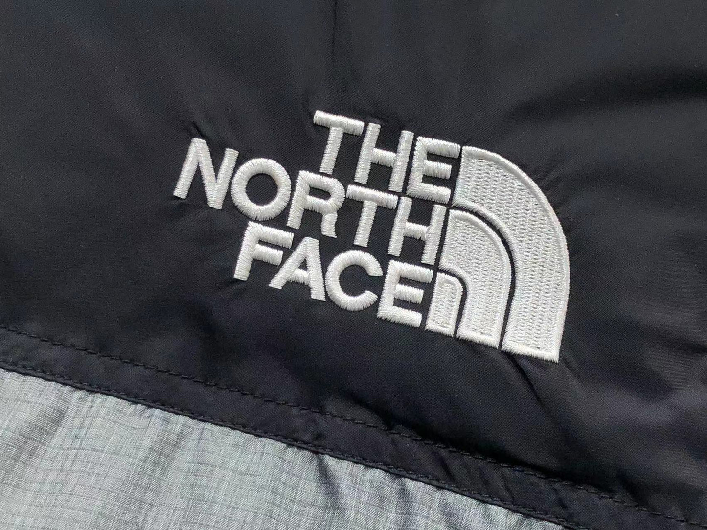 THE NORTH FACE 1996 RETRO NUPTSE VEST GREY