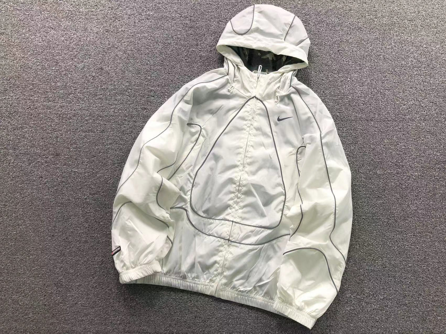 Campera Corteiz x Nike NRG Onyx Blanca