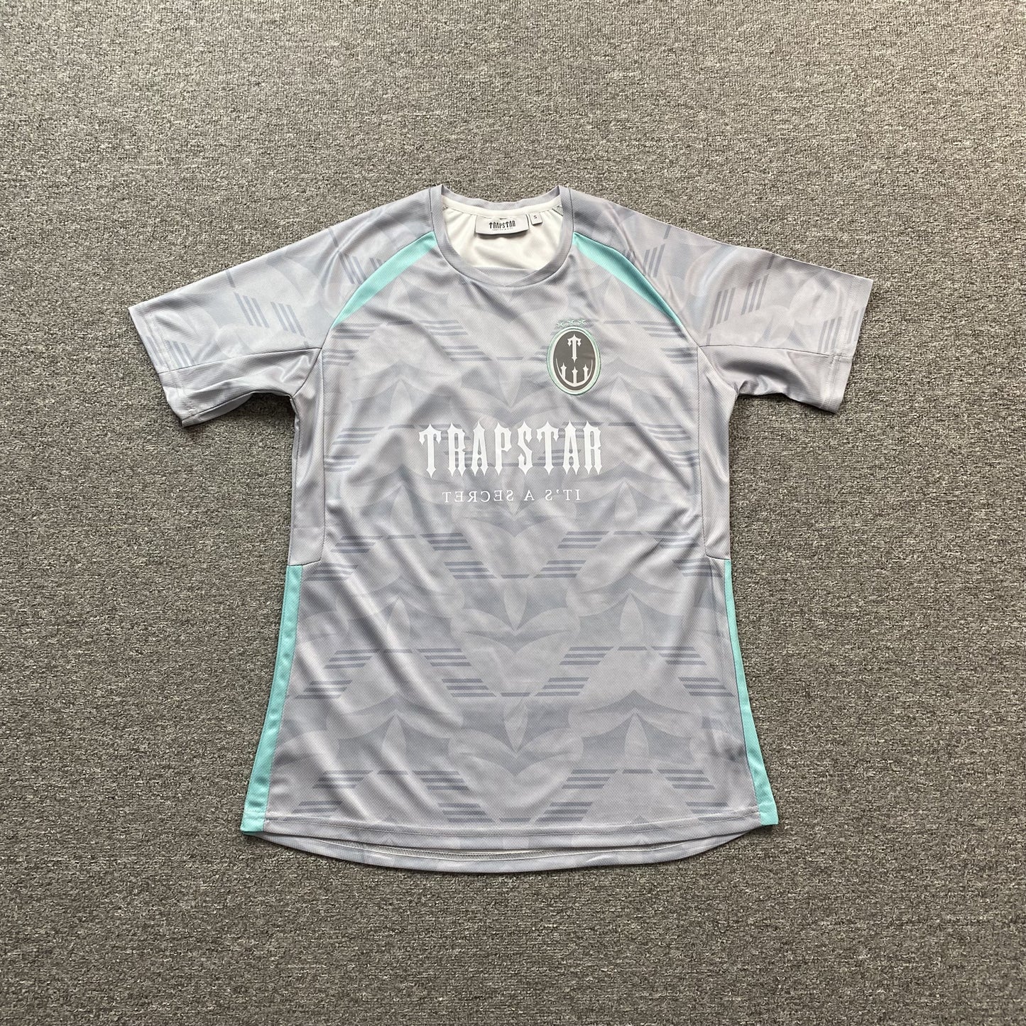 TRAPSTAR IRONGATE FOOTBALL JERSEY GREY