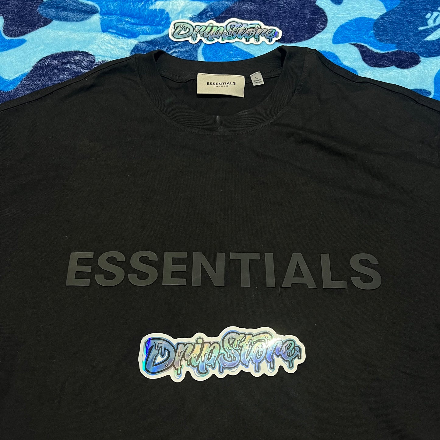 fear-of-god-essentials-boxy-t-shirt-applique-logo-black-2-Drip Store Argentina