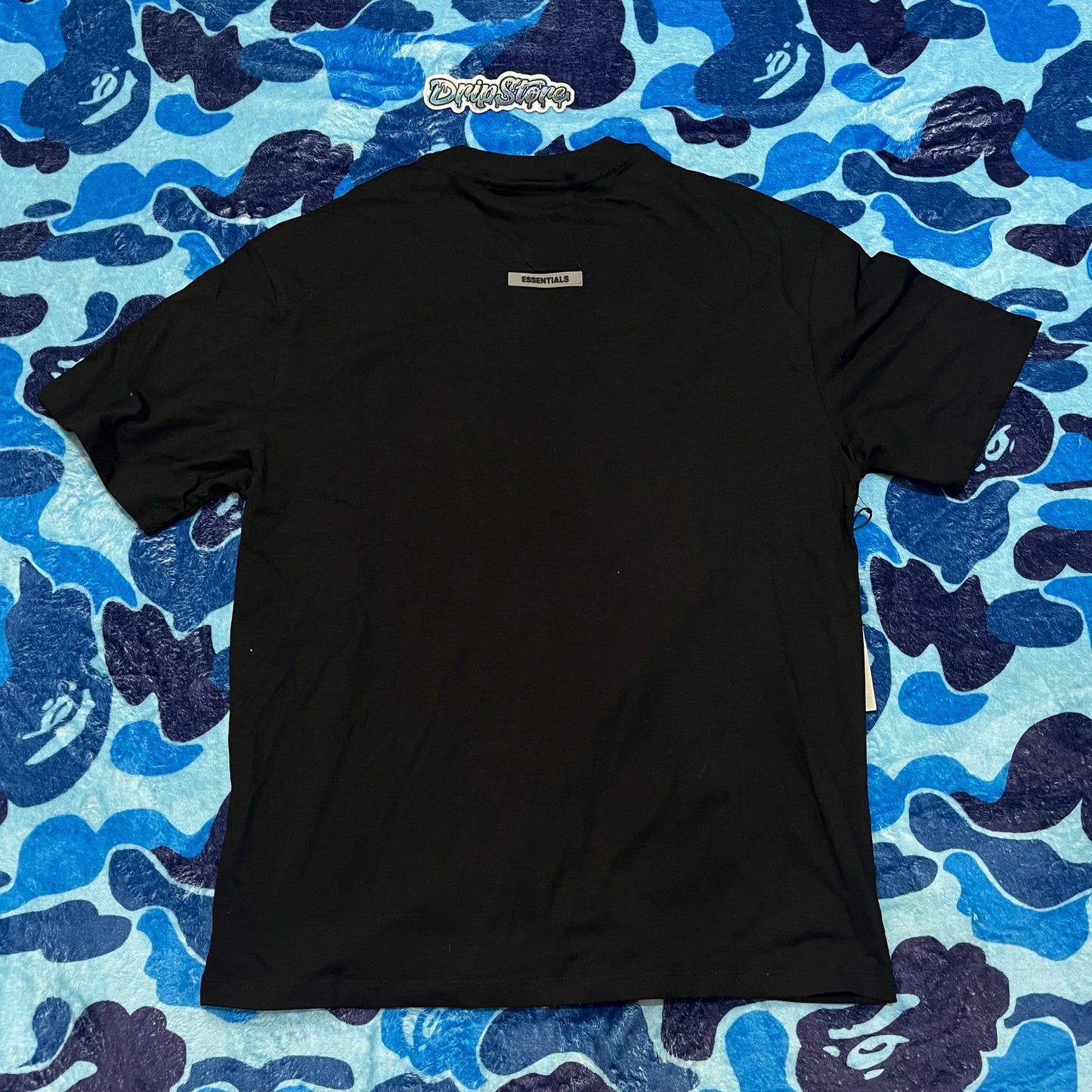 fear-of-god-essentials-boxy-t-shirt-applique-logo-black-3-Drip Store Argentina