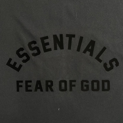 fear-of-god-essentials-arch-logo-tee-jet-black-2-Drip Store Argentina
