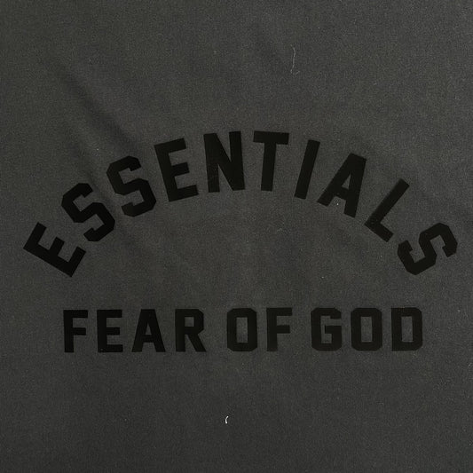 fear-of-god-essentials-arch-logo-tee-jet-black-2-Drip Store Argentina
