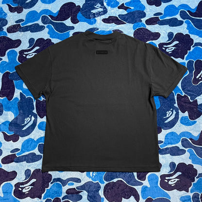 fear-of-god-essentials-arch-logo-tee-jet-black-3-Drip Store Argentina