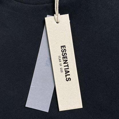 fear-of-god-essentials-arch-logo-tee-jet-black-6-Drip Store Argentina